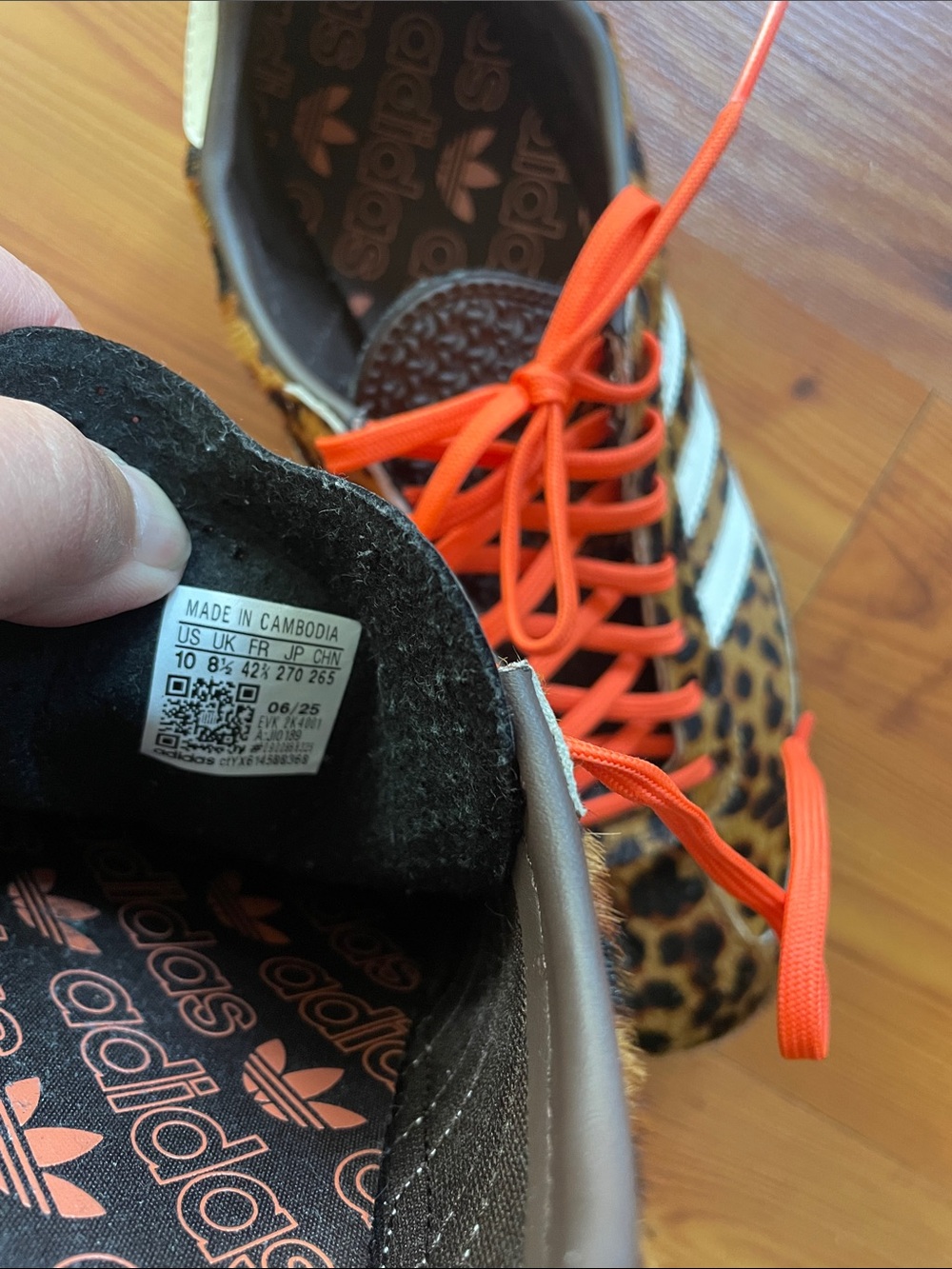 Adidas Originals  Leopard Sneakers with Orange Laces - Picture 8 of 8
